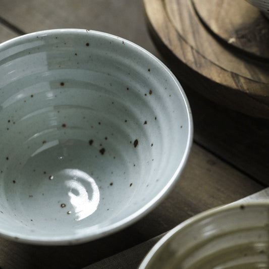Skål i Glaserat Porslin – Japansk Wabi-Sabi Stil