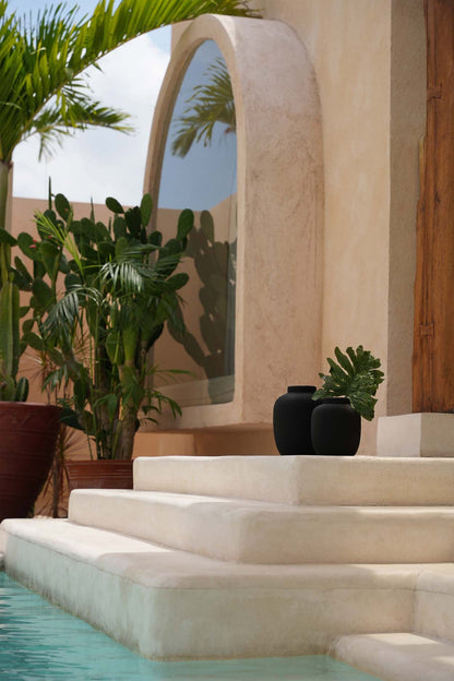 Elegant Svart Terrakottavas – Tidlös Design för Hem & Dekor - CasaCle