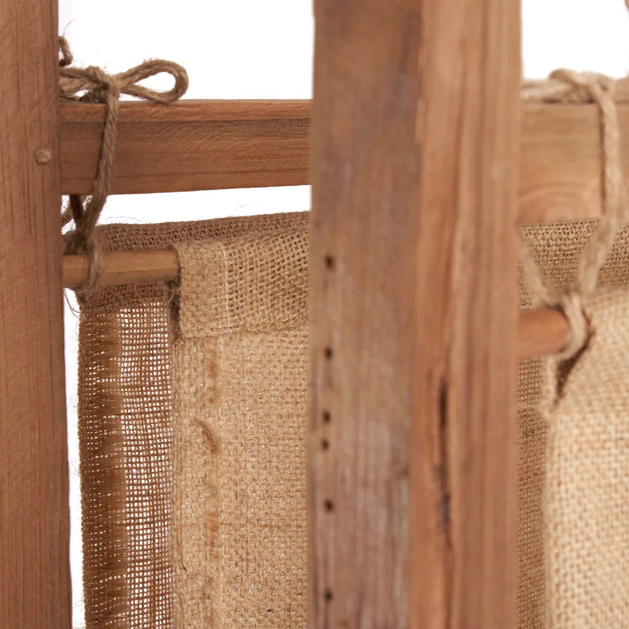 Zenbu Rumsavdelare: Hållbar Design i Återvunnet Teakträ - CasaCle